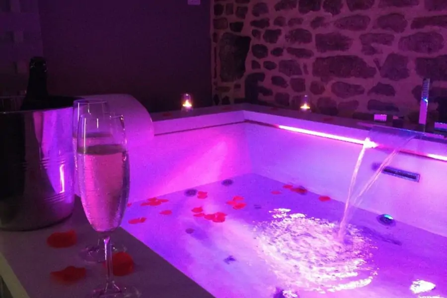 bain avec pétalles de rose