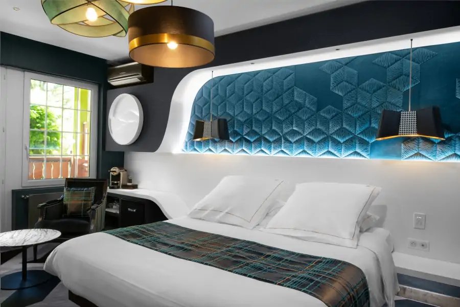 lit design avec tete de lit bleu